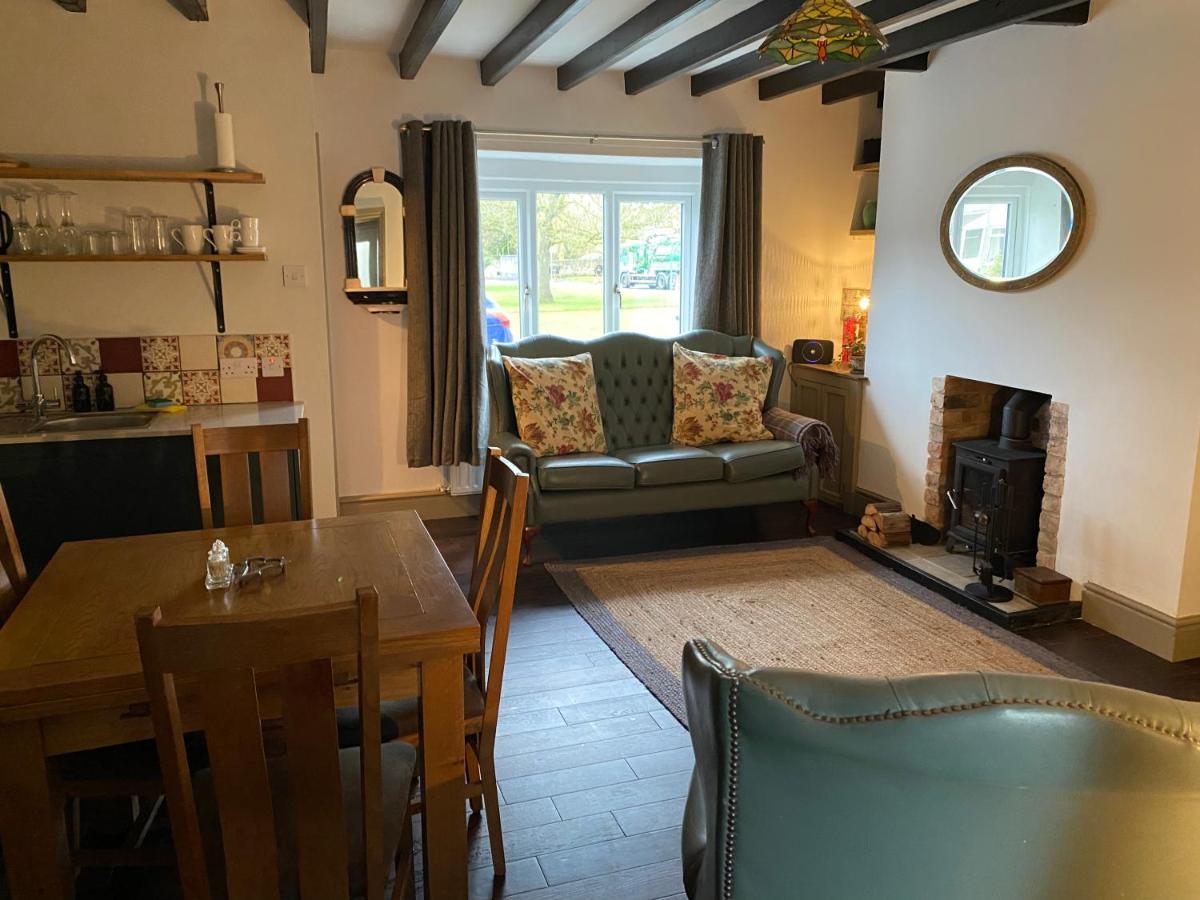 Work And Relax - Fast Wifi, Fireplace & Near Pub Newton Aycliffe Esterno foto